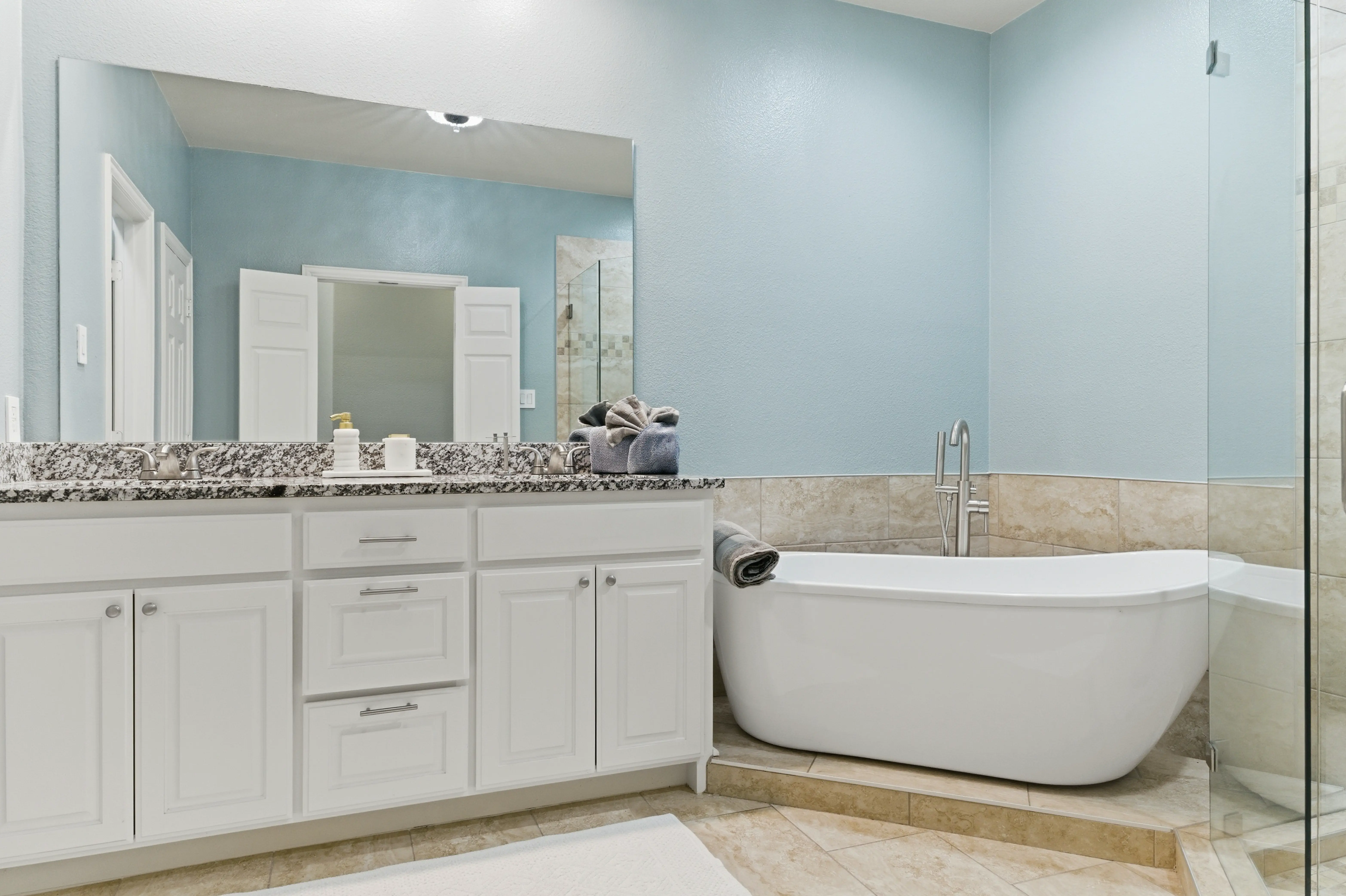 Primary bath with soaking tub